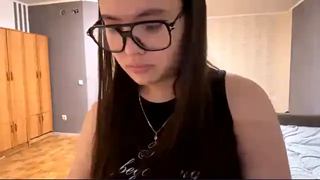 Snapshot of Ayazyn chatting on February 2, 2026, 1:32 pm Ayazyn online show from February 2, 2026, 1:32 pm