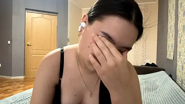 Snapshot of Ayazyn chatting on February 16, 2026, 1:07 pm Ayazyn online show from February 16, 2026, 1:07 pm