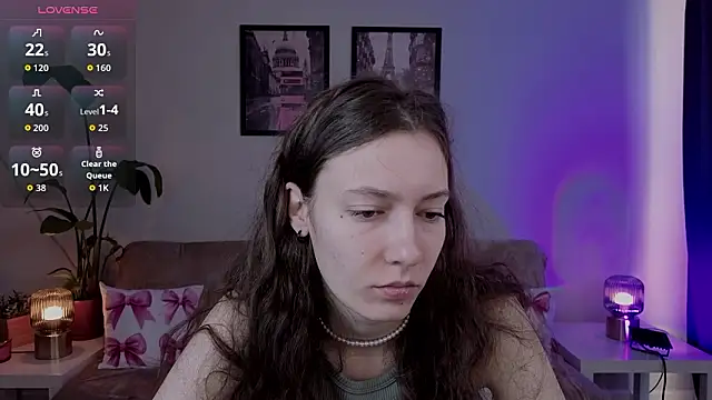 Snapshot of VioletaBloom chatting on February 1, 2026, 7:07 am VioletaBloom online show from February 1, 2026, 7:07 am