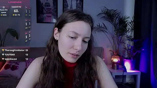 Snapshot of VioletaBloom chatting on February 15, 2026, 7:51 am VioletaBloom online show from February 15, 2026, 7:51 am