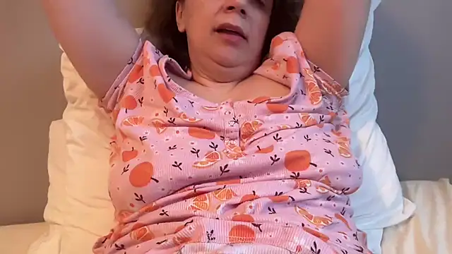 Snapshot of ShyFlameLive chatting on February 3, 2026, 12:54 pm ShyFlameLive online show from February 3, 2026, 12:54 pm