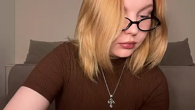 Ophelia Ritz online show from April 24, 2026, 9:28 pm