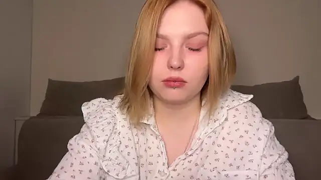 Snapshot of Ophelia_Ritz chatting on April 27, 2026, 10:19 pm Ophelia Ritz online show from April 27, 2026, 10:19 pm