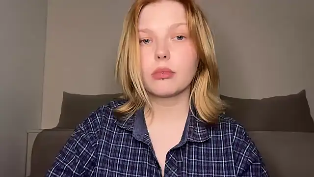 Snapshot of Ophelia_Ritz chatting on May 2, 2026, 10:37 pm Ophelia Ritz online show from May 2, 2026, 10:37 pm