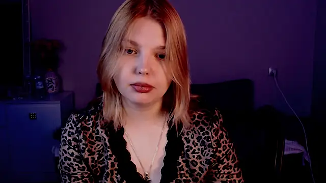 Snapshot of Ophelia_Ritz chatting on May 8, 2026, 10:15 pm Ophelia Ritz online show from May 8, 2026, 10:15 pm