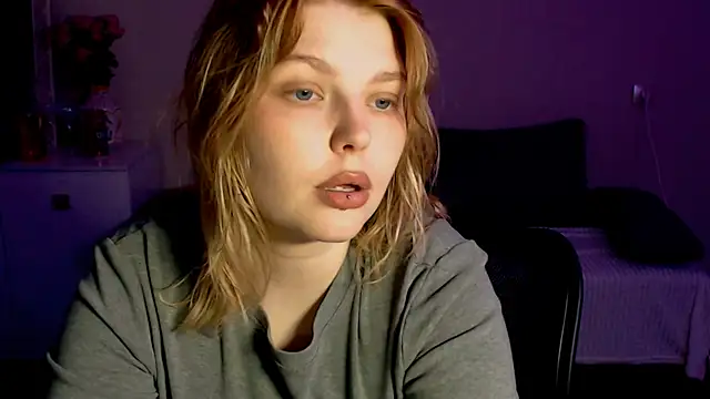 Snapshot of Ophelia_Ritz chatting on May 10, 2026, 10:04 pm Ophelia Ritz online show from May 10, 2026, 10:04 pm