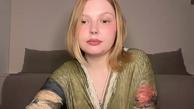 Snapshot of Ophelia_Ritz chatting on May 13, 2026, 10:27 pm Ophelia Ritz online show from May 13, 2026, 10:27 pm