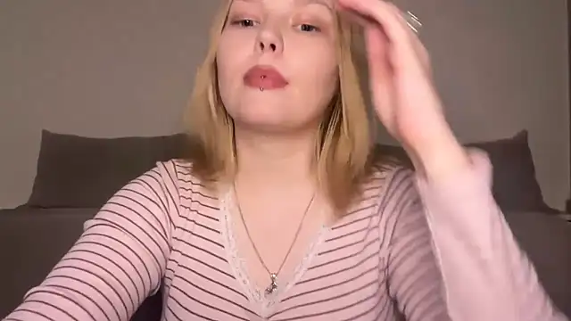 Snapshot of Ophelia_Ritz chatting on May 15, 2026, 9:11 pm Ophelia Ritz online show from May 15, 2026, 9:11 pm
