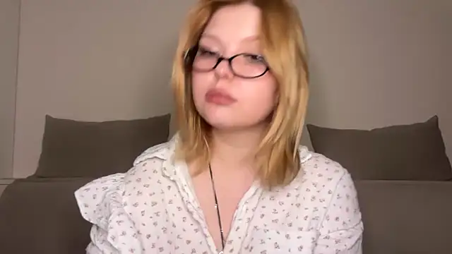 Snapshot of Ophelia_Ritz chatting on May 21, 2026, 8:49 pm Ophelia Ritz online show from May 21, 2026, 8:49 pm