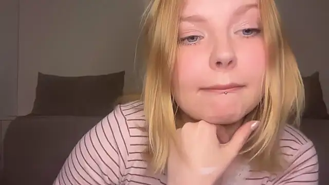 Snapshot of Ophelia_Ritz chatting on May 24, 2026, 9:42 pm Ophelia Ritz online show from May 24, 2026, 9:42 pm
