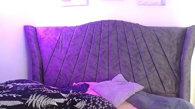 Iris bloom69 online show from March 3, 2026, 12:33 pm