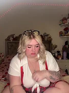 Snapshot of TwoWayT_xx chatting on February 12, 2026, 11:22 pm TwoWayT xx online show from February 12, 2026, 11:22 pm