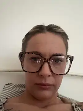 Snapshot of SophieSchmidt chatting on February 17, 2026, 12:01 pm SophieSchmidt online show from February 17, 2026, 12:01 pm