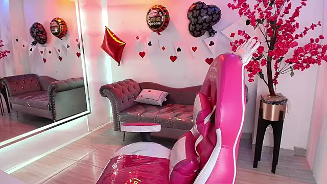 Zoe 18T online show from February 17, 2026, 7:31 pm