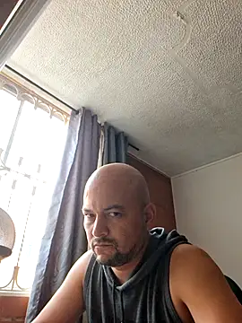 InstintoElite online show from August 7, 2026, 8:33 pm