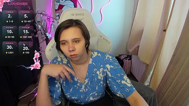 Snapshot of Scarlet_Sirenn chatting on February 17, 2026, 8:33 am Scarlet Sirenn online show from February 17, 2026, 8:33 am