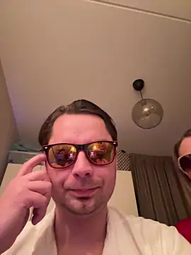 hottogetherNL online show from February 14, 2026, 9:44 pm