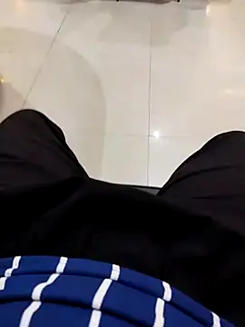 sudip999999 online show from April 18, 2026, 4:44 pm