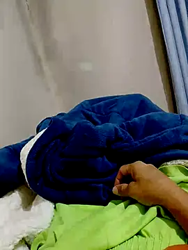 Snapshot of miximilian chatting on April 11, 2026, 8:35 pm miximilian online show from April 11, 2026, 8:35 pm