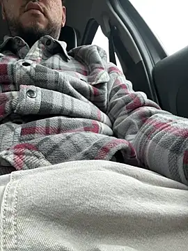 latinocalientehot online show from April 13, 2026, 11:27 am