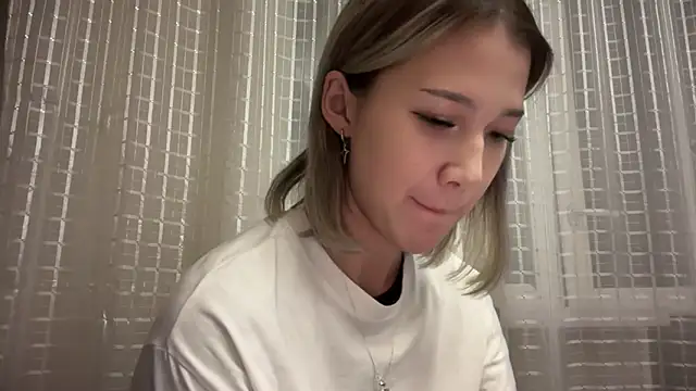 lilXdomiii online show from April 14, 2026, 2:45 pm