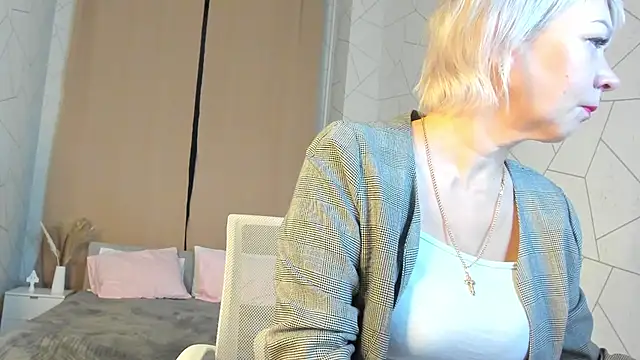 Ann Annise online show from February 11, 2026, 1:10 am