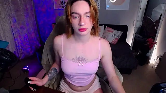 Snapshot of PollyRoseX chatting on April 16, 2026, 12:33 am PollyRoseX online show from April 16, 2026, 12:33 am