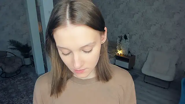 Snapshot of LianneBynon chatting on February 19, 2026, 8:43 am LianneBynon online show from February 19, 2026, 8:43 am