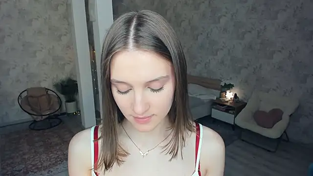 LianneBynon online show from May 14, 2026, 8:32 am