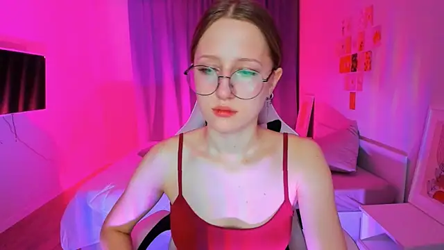 Vega Taylor online show from March 5, 2026, 3:57 am