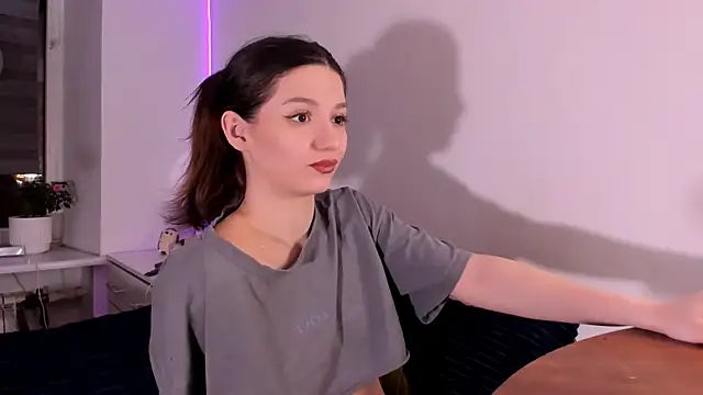 Snapshot of miabellee_ chatting on April 2, 2026, 11:02 pm miabellee online show from April 2, 2026, 11:02 pm