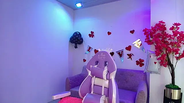 Snapshot of Maddie_T18 chatting on February 13, 2026, 11:17 am Maddie T18 online show from February 13, 2026, 11:17 am