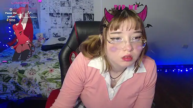 Snapshot of Cherrybloom692 chatting on February 8, 2026, 7:45 am Cherrybloom692 online show from February 8, 2026, 7:45 am