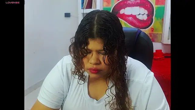 Snapshot of Cloe_r chatting on February 4, 2026, 10:36 pm Cloe r online show from February 4, 2026, 10:36 pm