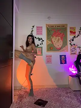 Snapshot of emicute_ chatting on February 21, 2026, 3:07 am emicute online show from February 21, 2026, 3:07 am