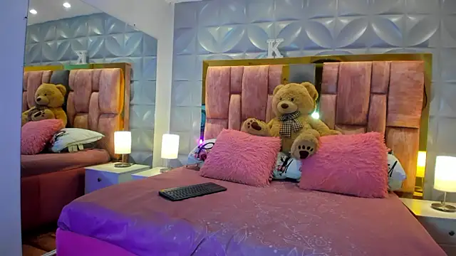 Snapshot of Paris_Velvet chatting on January 31, 2026, 10:08 pm Paris Velvet online show from January 31, 2026, 10:08 pm