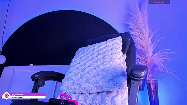 lunamiller 01 online show from April 15, 2026, 5:36 am