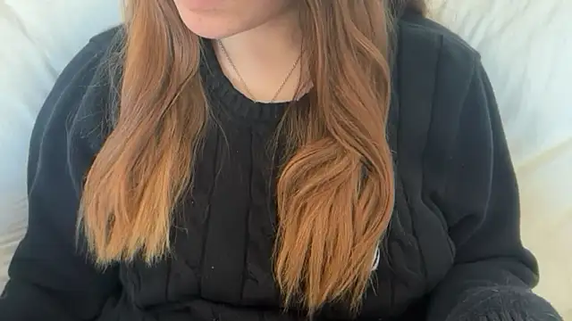 Lucyschickt online show from April 24, 2026, 2:52 pm