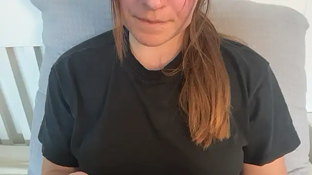 Lucyschickt online show from June 11, 2026, 2:15 pm