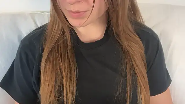 Lucyschickt online show from June 13, 2026, 5:11 pm