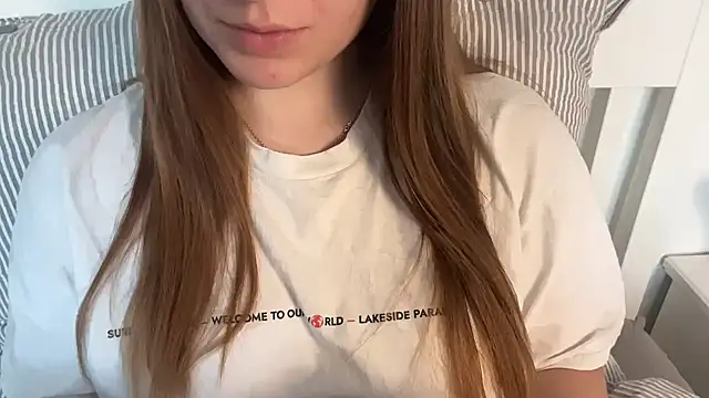 Lucyschickt online show from June 17, 2026, 5:32 am