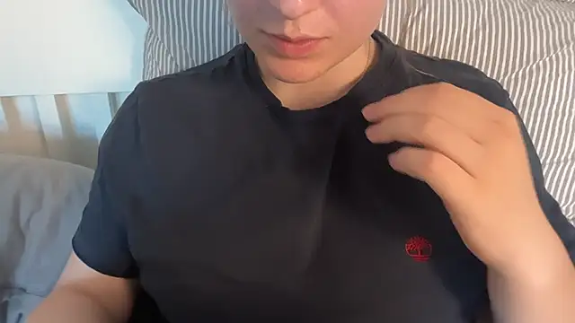 Lucyschickt online show from June 23, 2026, 6:39 pm