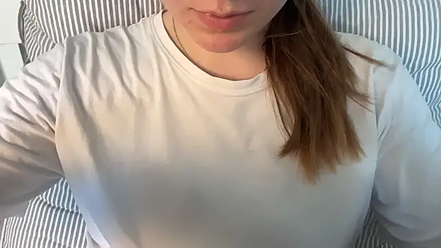 Lucyschickt online show from June 26, 2026, 4:00 pm