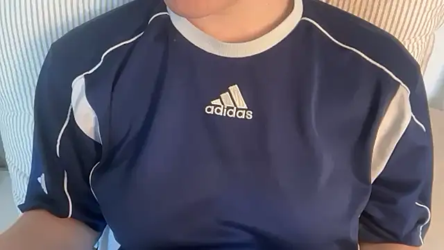 Lucyschickt online show from July 15, 2026, 5:29 pm