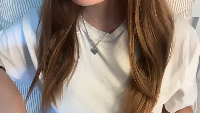 Lucyschickt online show from July 18, 2026, 5:17 pm