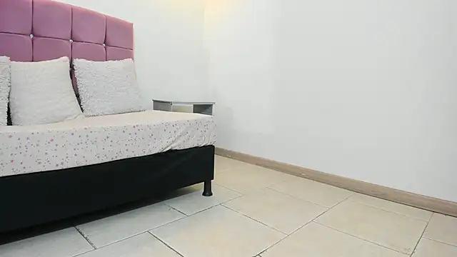 Lia Nova online show from March 11, 2026, 7:42 pm