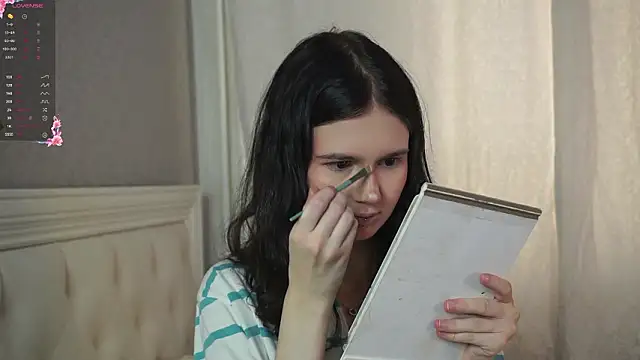 Snapshot of Glow_hollow chatting on February 7, 2026, 3:43 am Glow hollow online show from February 7, 2026, 3:43 am