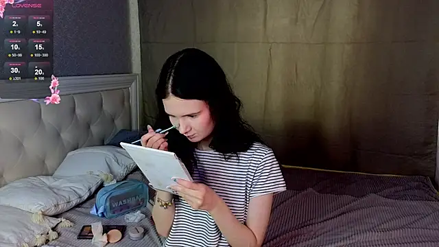 Snapshot of Glow_hollow chatting on February 21, 2026, 4:13 am Glow hollow online show from February 21, 2026, 4:13 am