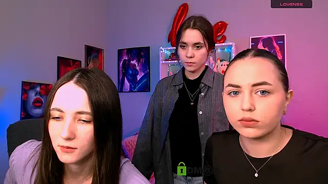 laurenmurrr online show from March 25, 2026, 1:06 pm