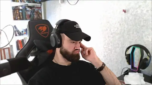 Snapshot of _Mostly_ chatting on March 4, 2026, 9:59 am Mostly online show from March 4, 2026, 9:59 am